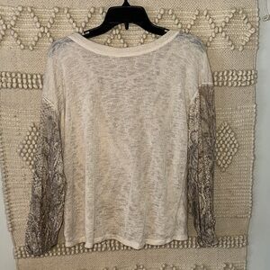 Blu Pepper Cream and Gray Lace Sleeve Top